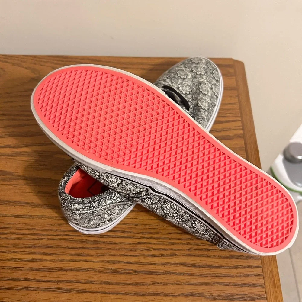 Vans Black and White Patterned Sneakers - Picture 4 of 4